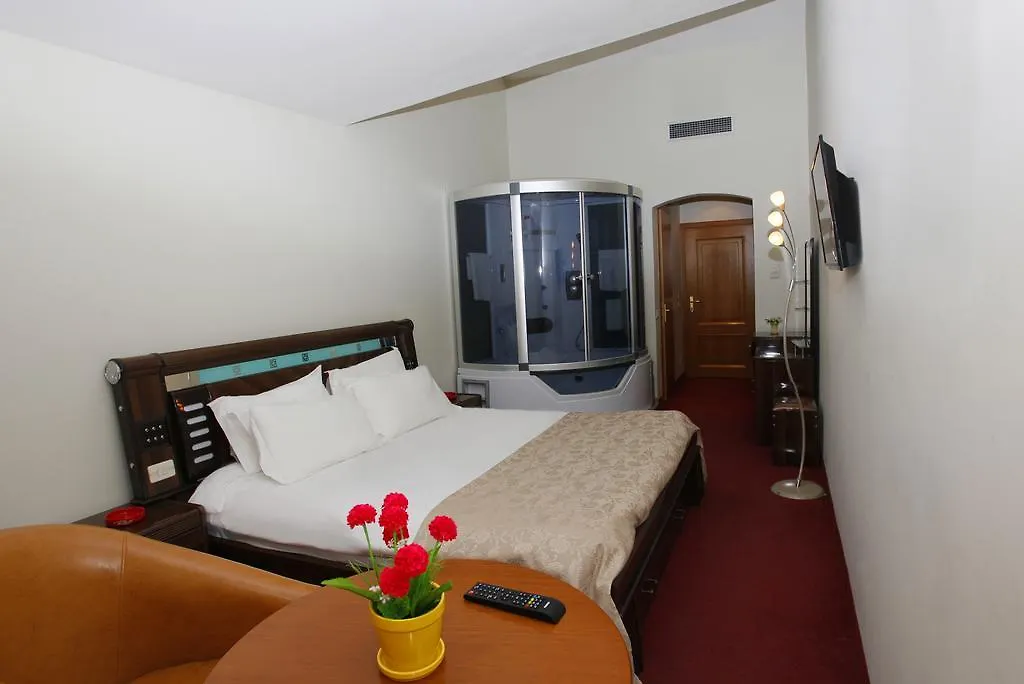 ****  Hotel Green Vaqarr Albania
