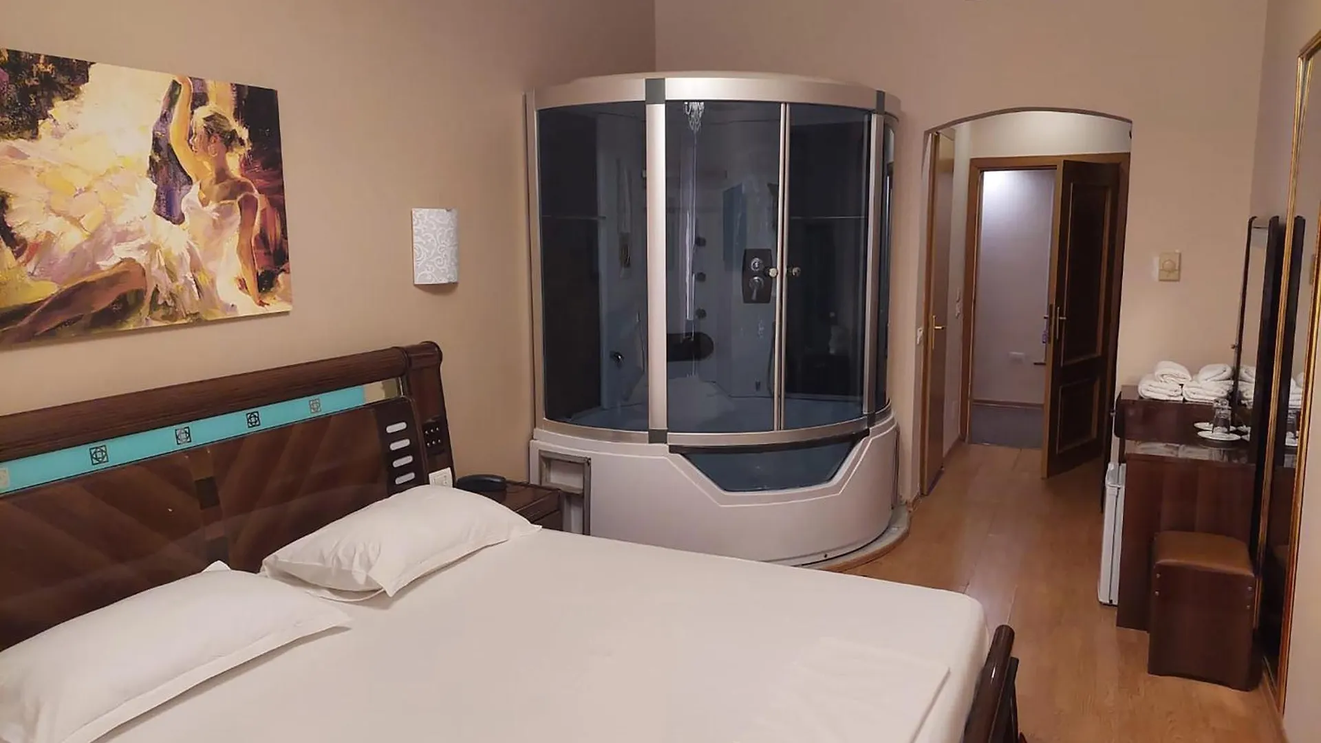****  Hotel Green Vaqarr Albania